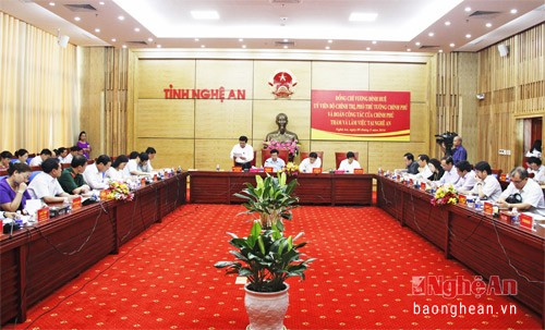 Выонг Динь Хюэ провел рабочую встречу с руководством провинции Нгеан - ảnh 1